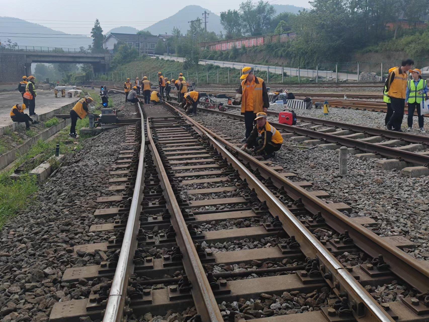 鐵路線(xiàn)升級(jí)改造  確保鐵路行車(chē)安全